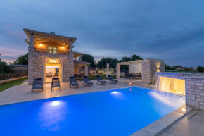 Villa Vistra, Brand New Luxury Villa with Poolbar